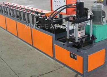 Chine Petit pain galvanisé hydraulique automatique de porte de volet de rouleau de lamelle de magasin d'acier froid formant la machine fournisseur